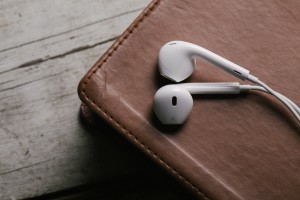 BIBLE-INTRO-earphones